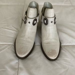 New Chinese Laundry Austin Bootie Buff Leather